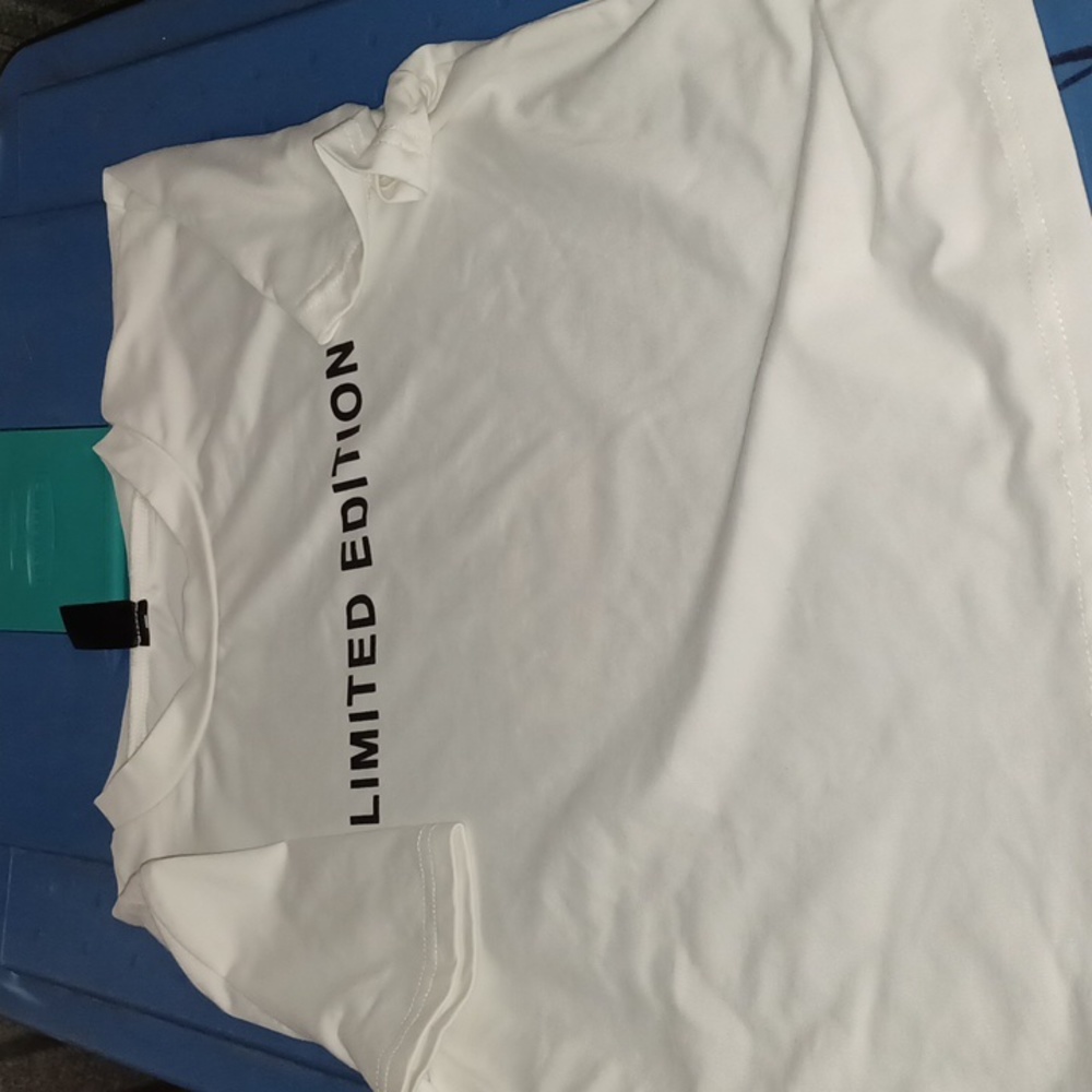 😁4/$10 $12Cropped Short sleeve  t-shirt